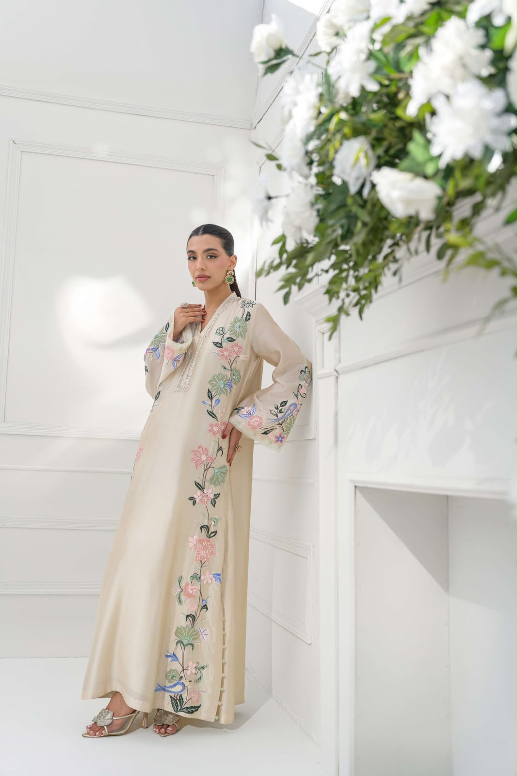 Mah-E-Noor winter 2pc Emboridered Silk