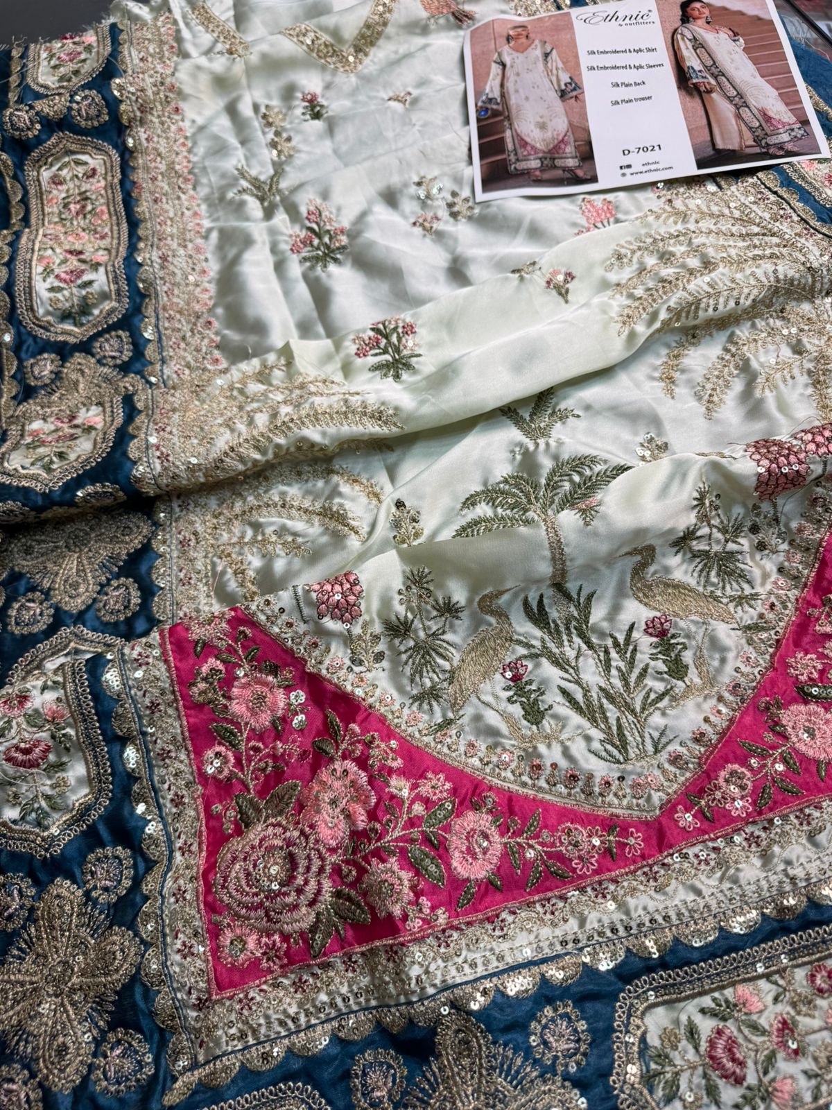 Mah-E-Noor winter 2pc KAFTAAN  SLIK