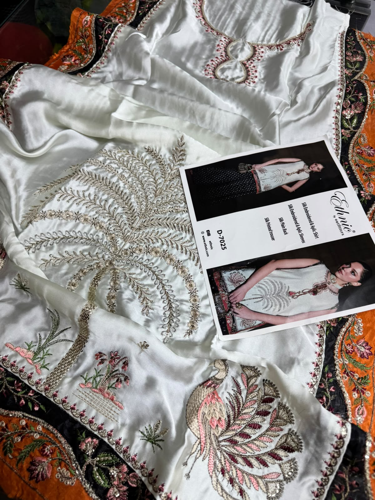 Mah-E-Noor winter 2pc kaftan slik